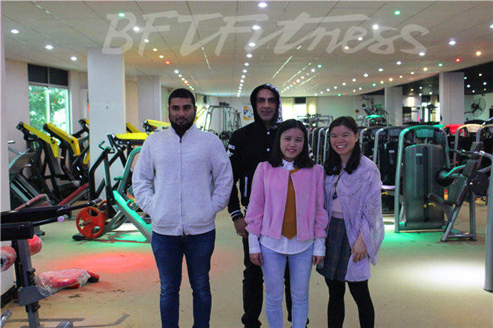 坦桑尼亞客戶來中國廣州博菲特健身器材有限公司進口健身器材