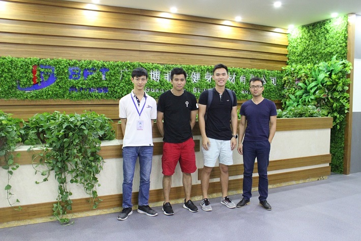 科威特客戶來(lái)博菲特采購(gòu)健身器材