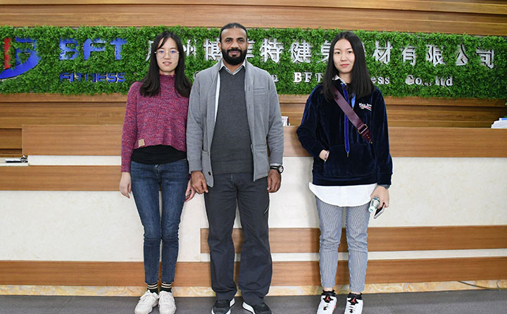 沙特客戶來中國采購健身器材