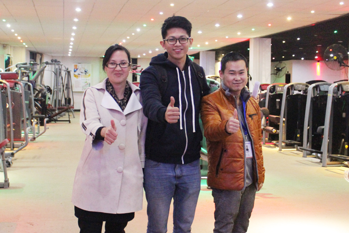 廣州博菲特健身器材有限公司成交客戶合影留念
