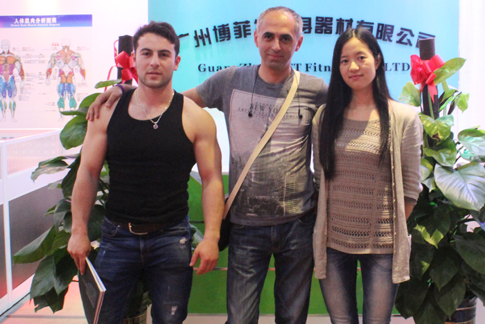 廣州博菲特健身器材有限公司成交客戶合影留念